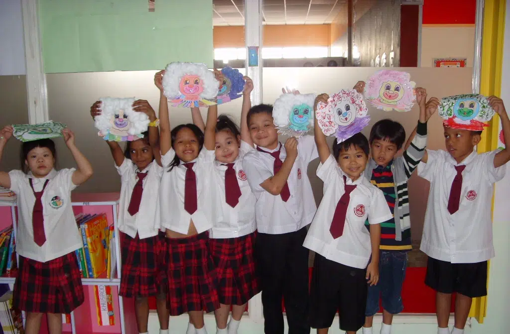 Young Students Of California Prep International School Kaeng Khoi Thailand   10 October 2011 1